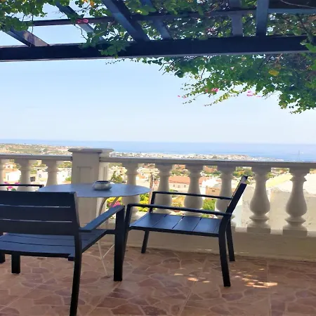 Cozy 3 Bedroom House In Hersonisos * Hersonissos (Crete)