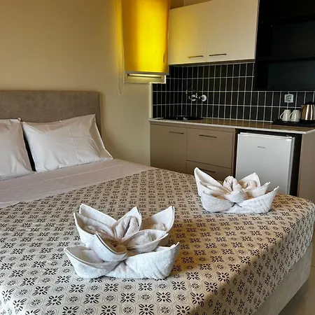 Cozy 3 Bedroom House In Hersonisos *