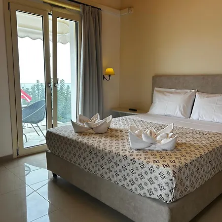 3 Bedroom House - Sleeps 15 - Pool Garden Wifi Hersonissos (Crete)