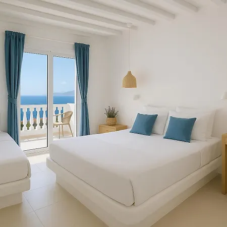 3 Bedroom House - Sleeps 15 - Pool Garden Wifi