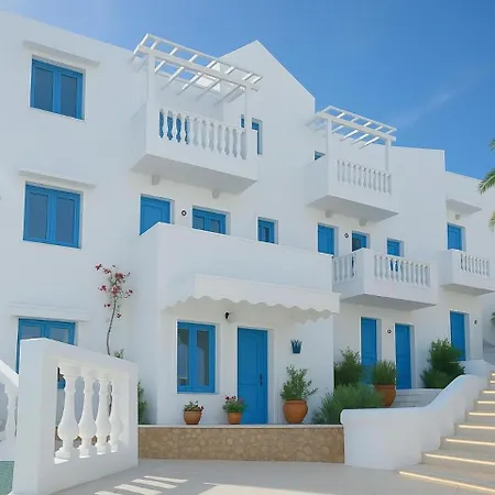 3 Bedroom House - Sleeps 15 - Pool Garden Wifi Hersónissos