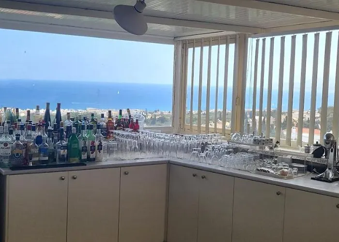 3 Bedroom House - Sleeps 15 - Pool Garden Wifi Hébergement de vacances *