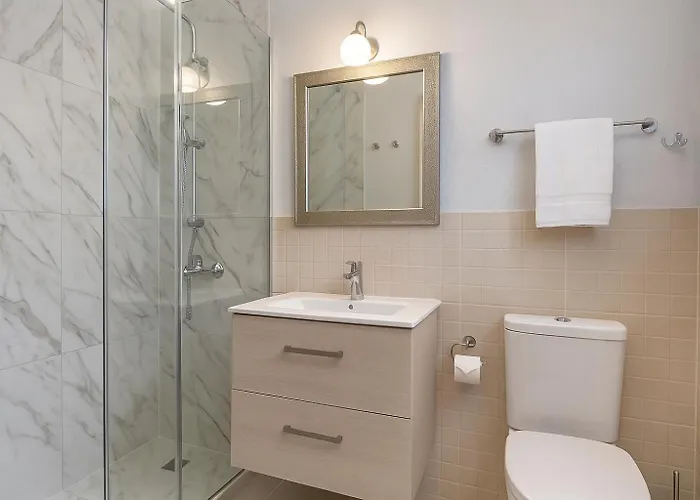 بيت للعطل 3 Bedroom House - Sleeps 15 - Pool Garden Wifi