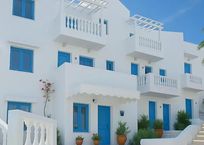 3 Bedroom House - Sleeps 15 - Pool Garden Wifi Hersónissos