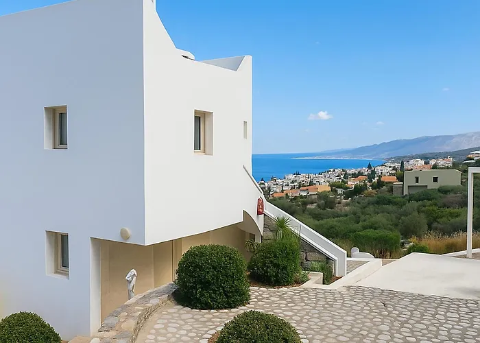 3 Bedroom House - Sleeps 15 - Pool Garden Wifi خيرسونِسوس