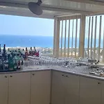 3 Bedroom House - Sleeps 15 - Pool Garden Wifi 別荘 *