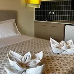 3 Bedroom House - Sleeps 15 - Pool Garden Wifi 別荘
