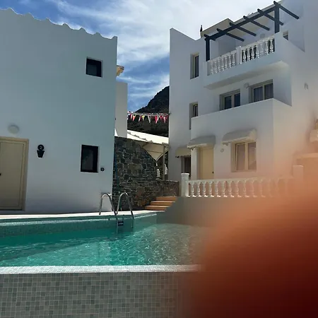 別荘 3 Bedroom House - Sleeps 15 - Pool Garden Wifi ヘルソニソス