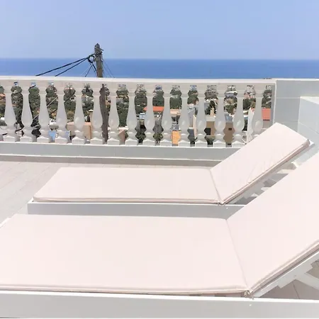 3 Bedroom House - Sleeps 15 - Pool Garden Wifi Σπίτι διακοπών