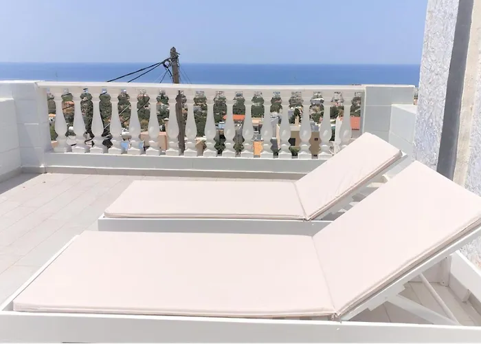 3 Bedroom House - Sleeps 15 - Pool Garden Wifi Case de vacanță