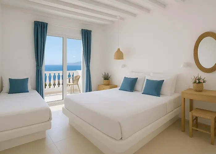 3 Bedroom House - Sleeps 15 - Pool Garden Wifi